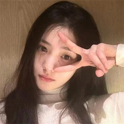 追梦的黎族女娃娃